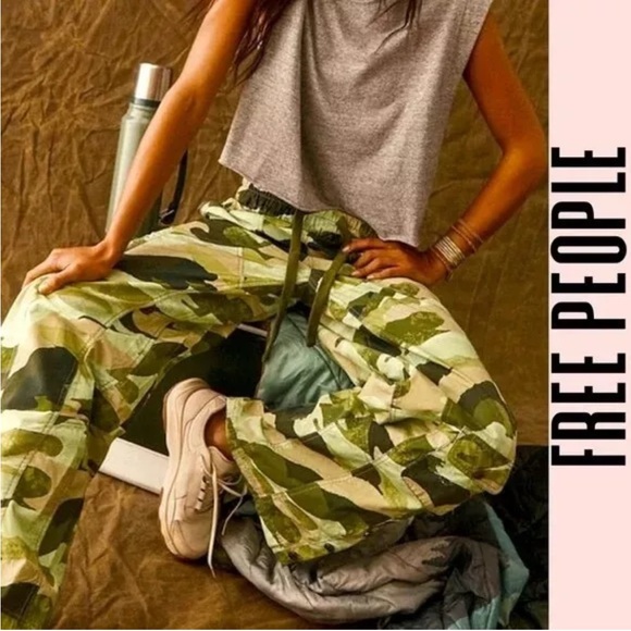 NWOT $128 Free People Stadium Pants Camo Print Size Small NEW FP Movement - Picture 1 of 3